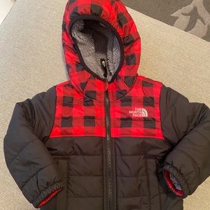 The North Face reversible puffer/fleece coat; Red Buffalo plaid/Gray; Size 2T